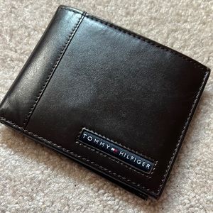 Mens Tommy Hilfiger Brown Leather Bifold Wallet